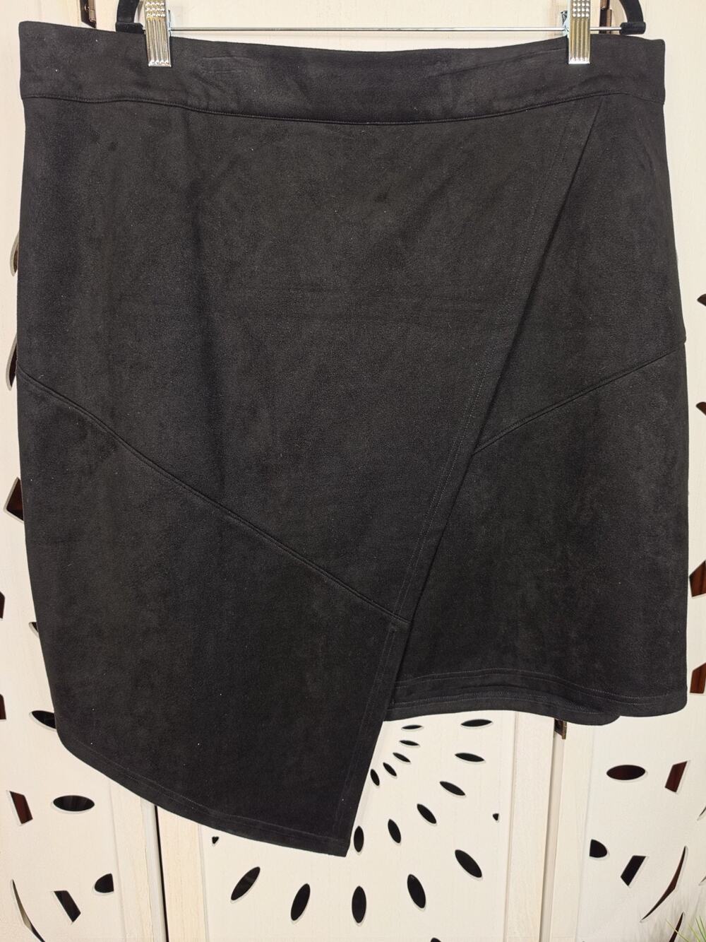 NWT Lane Bryant Women's SZ 18 Black Velvety Soft Asymetrical half wrap Skirt